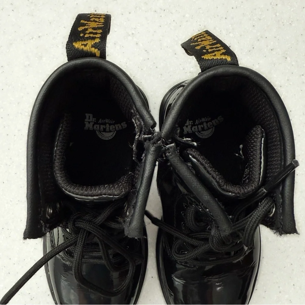 Dr. Martens Classic Kids Unisex Patent Black Boots Shiny Rainbow Shimmer sz 9US
